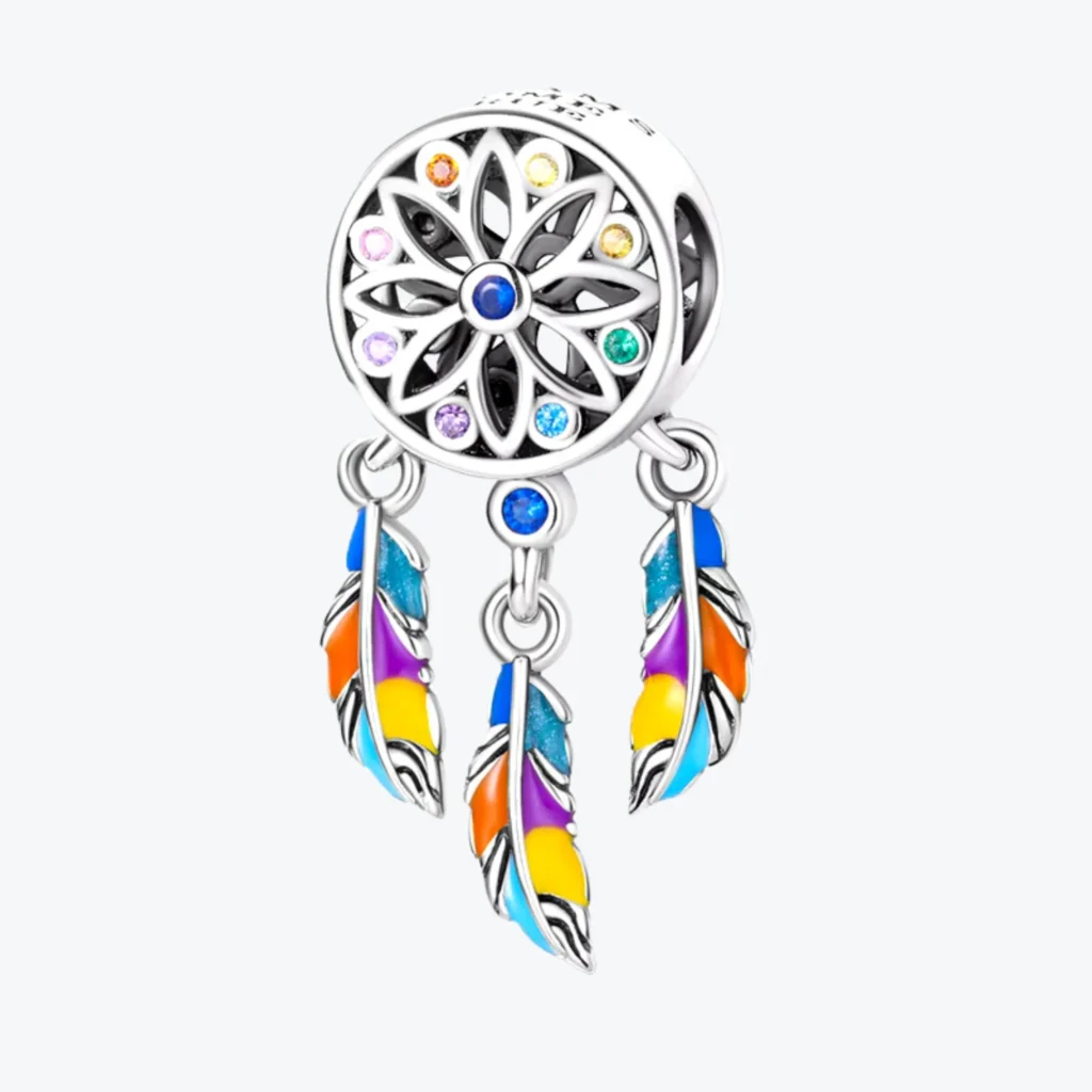 Charm Con Colgantes y Plumas Multicolores
