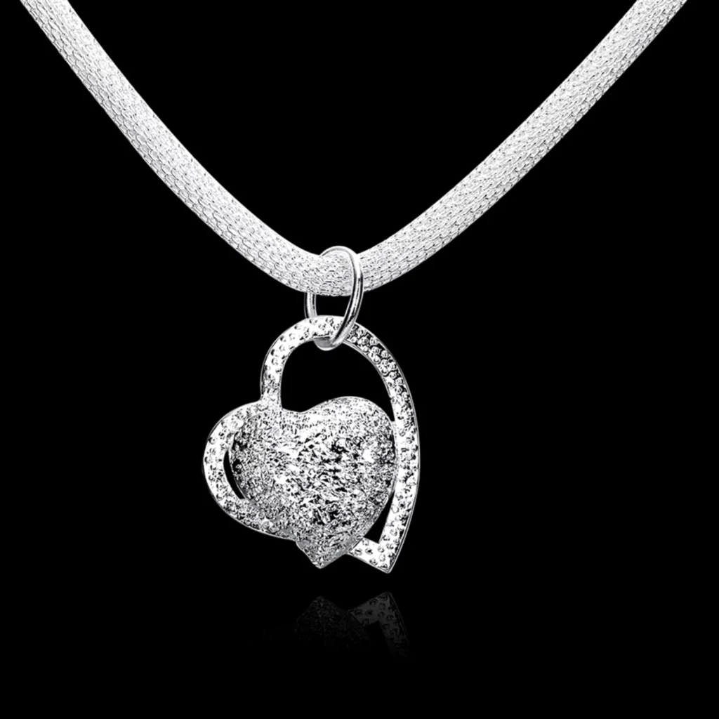 Collar Tipo Serpiente Con Colgante de Corazones
