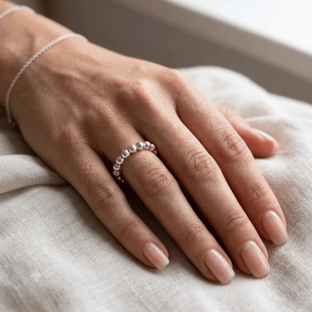 Anillo antiestres en mano derecha Anillo antiestrés de plata 925 con esferas talla 19