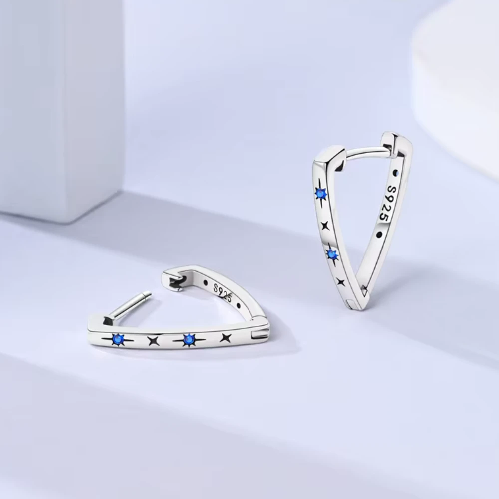 Aros plata triangular estrellas circon fondo Aros plata triangular estrellas circon fondo