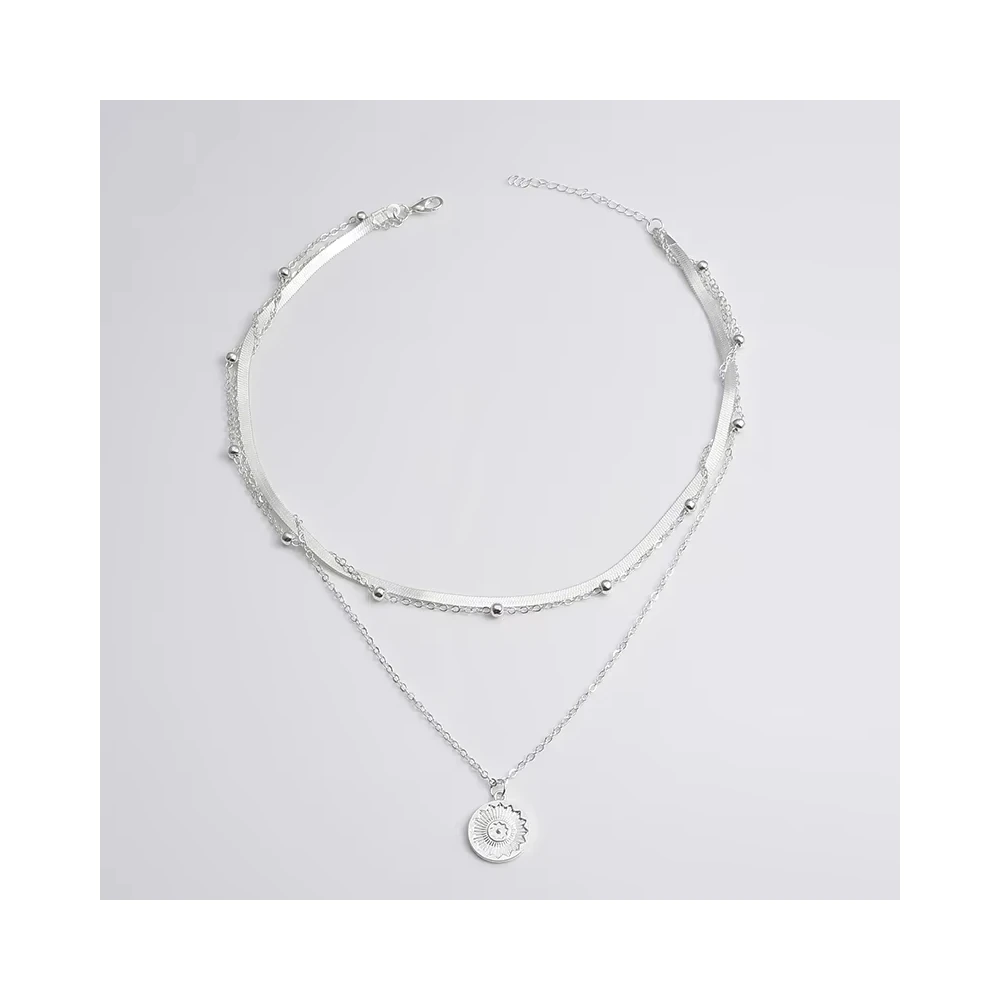 Collar-acero-plateado-tres-capas-con-colgante-circular-gris Collar-acero-plateado-tres-capas-con-colgante-circular-gris