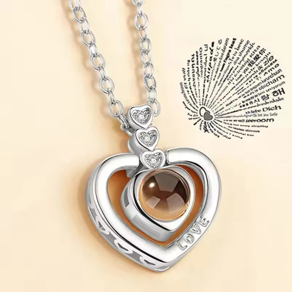 Collar de acero corazón proyectable “te amo” en 100 idiomas fondo Collar de acero corazón proyectable “te amo” en 100 idiomas fondo