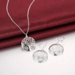 Conjunto árbol de la vida con collar y aros fondo Conjunto árbol de la vida con collar y aros fondo