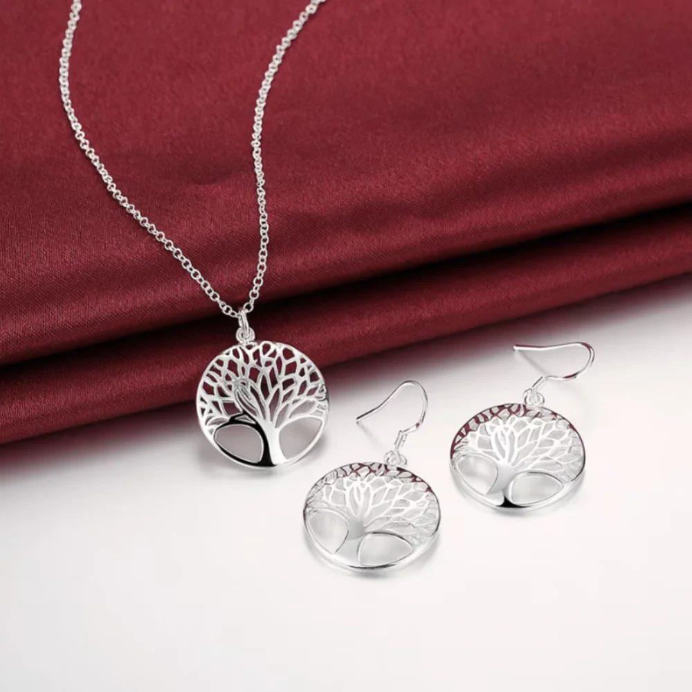 Conjunto árbol de la vida con collar y aros fondo Conjunto árbol de la vida con collar y aros fondo