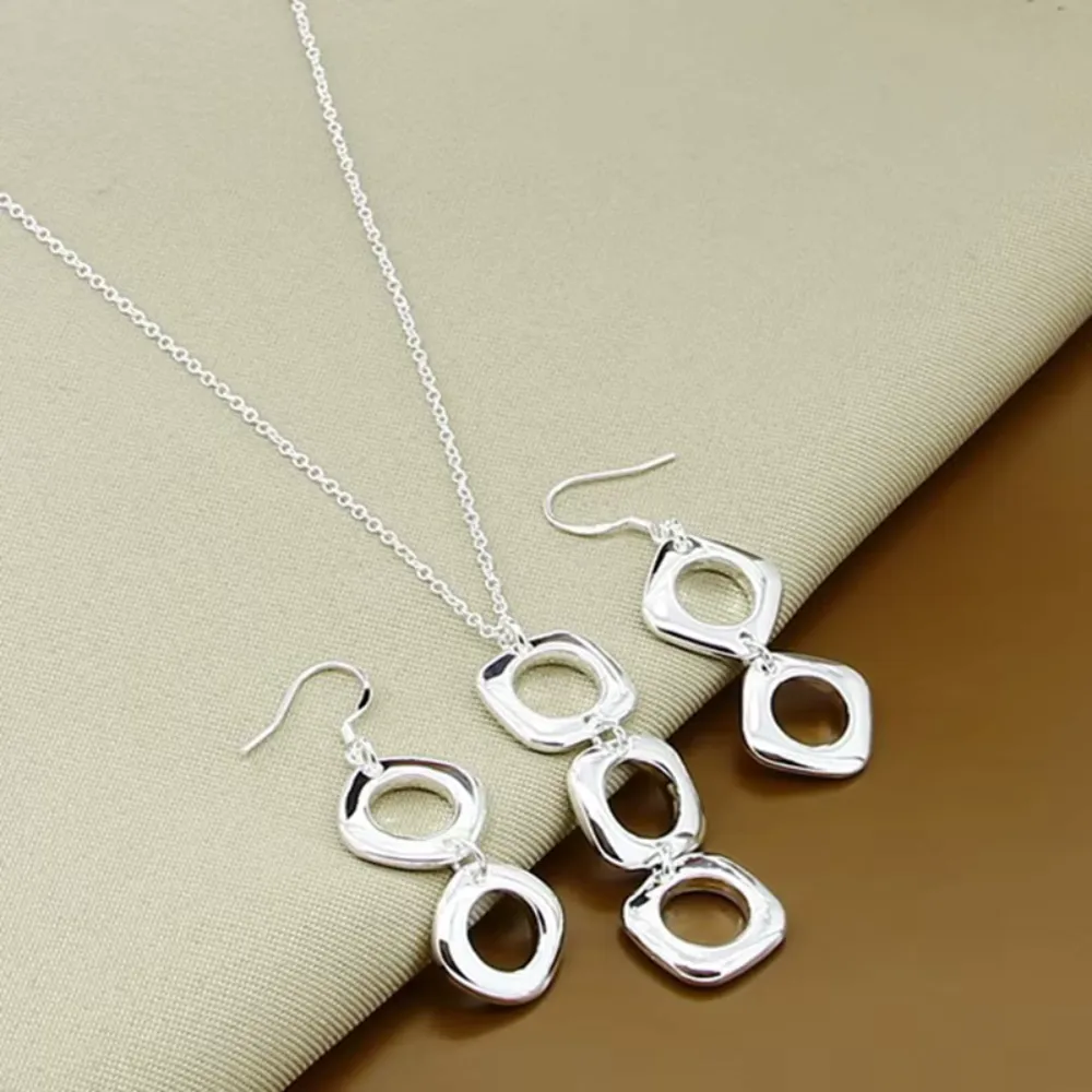 Conjunto collar y aros geométricos todo Conjunto collar y aros geométricos todo