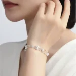 Pulsera multicapa plateada con esferas ajustable mano Pulsera multicapa plateada con esferas ajustable mano