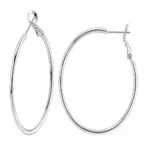 Aros argolla lisa grande plateada frontal Aros argolla lisa grande plateada frontal