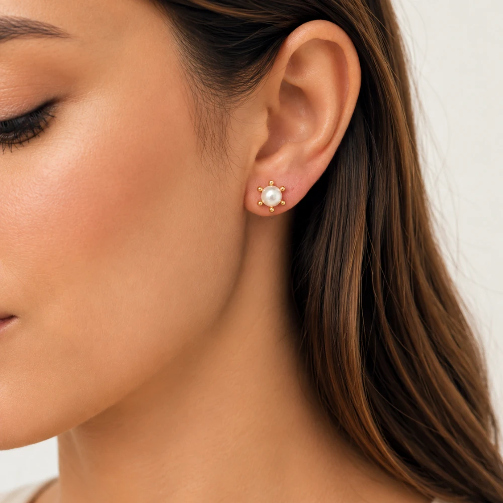 Aros con perla 8 mm baño de oro 18k modelo Aros con pistilo y perla 8 mm baño de oro 18k